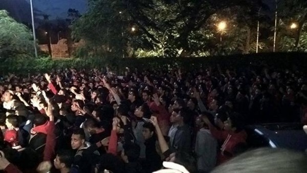 تأخر حافلة المنتخب بسبب تزاحم الجماهير