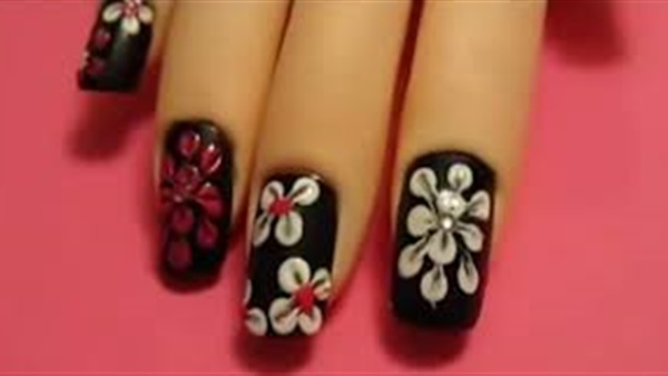 بالفيديو.. أسهل طريقة للرسم على أظافرك