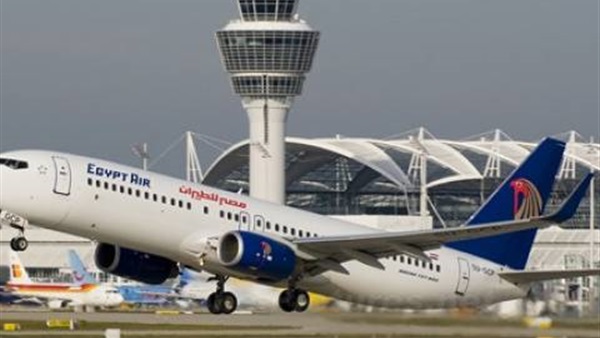 قوات مكافحة الإرهاب تعود بعد تحرير رهائن الطائرة المختطفة