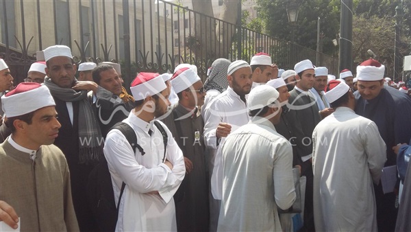 بالصور.. وقفة احتجاجية لخطباء الأوقاف أمام «النواب»