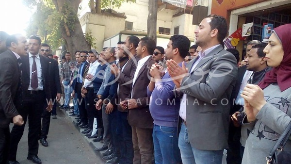 بالصور.. وقفة احتجاجية لـ«الماجستير والدكتوراه» أمام «الوزراء»