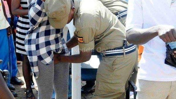 بالصور.. تفتيش المناطق الحساسة للنساء يثير أزمة بأوغندا