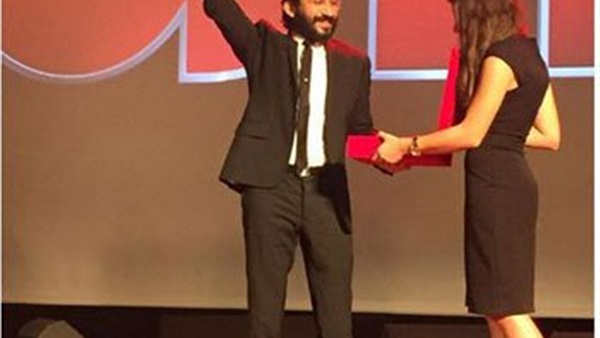 أحمد حلمى يشارك جمهوره صور تكريمه بـ«OSN»  