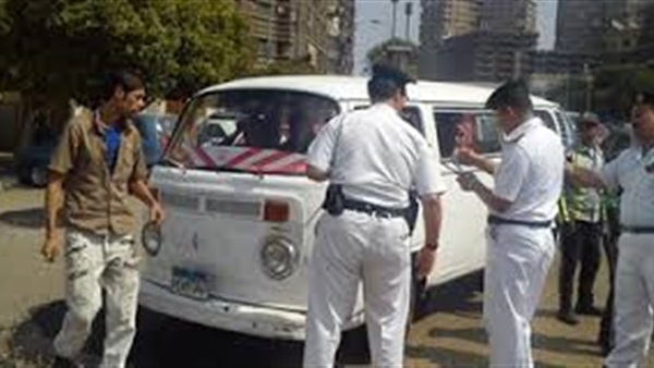 مرور الجيزة: رفع 56 سيارة متروكة وتوزيع 2000 سدادة مرورية  