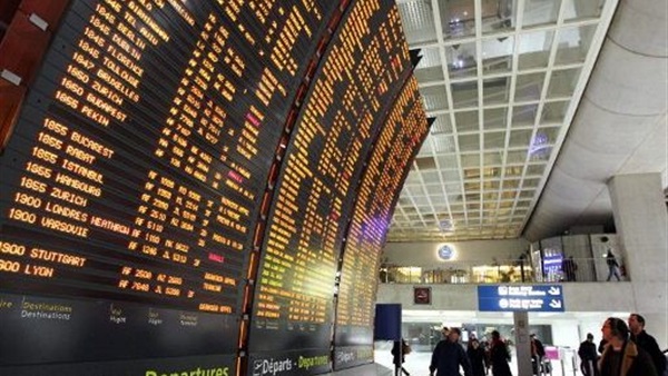 طفل عالق في مطار باريس منذ 10 أيام