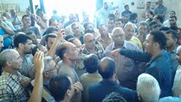  تظاهرة للعاملين بـ «الكراكات» فى القليوبية  احتجاجًا على عدم صرف رواتبهم   