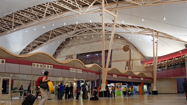 مطار شرم الشيخ يكشف تفاصيل الهبوط الإضطراري للطائرة المصرية