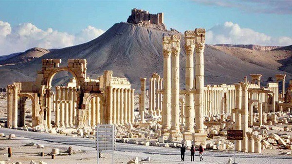 وصول أول وحدة عسكرية روسية لنزع الألغام من تدمر