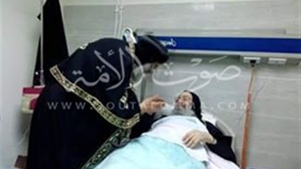 بالصور.. «تواضروس» يزور الأنبا بيشوى مطران دمياط للأطمئنان على صحته