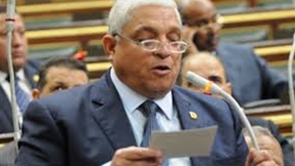 نائب عن المصريين الأحرار بأسيوط يطالب بغلق «فيس بوك» 