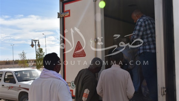 بالفيديو والصور..محافظ أسوان: إقامة منفذ متحرك لصرف مقررات التموين 