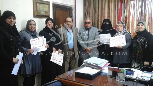 بالصور.. رئيس مدينة بورفؤاد يكرم الموظفين المتميزين بديوان الحى 