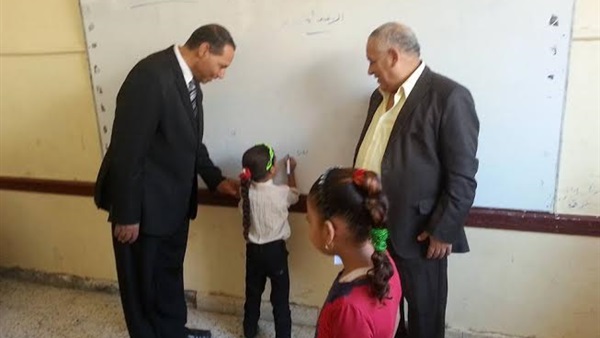 وكيل التربية والتعليم بالفيوم يتفقد عدداً من المدارس   