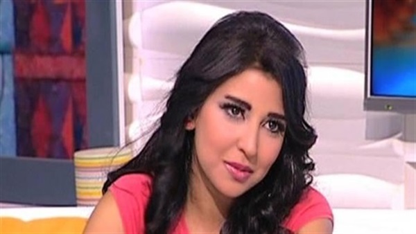 بالصور.. «أم الشحات» بعد طلاقها: «متتجوزيش اللي ينزلك من غير هدومك»