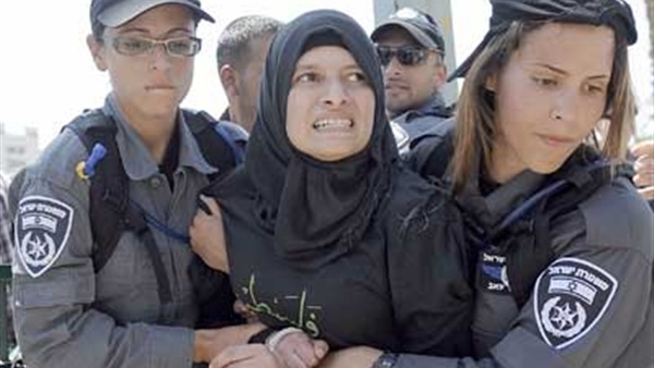 الشرطة الإسرائيلية تعتقل فلسطينية بدعوى تنفيذ عملية طعن قرب تل أبيب