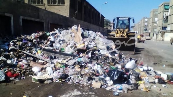 بالصور..استمرار أعمال النظافة بمنطقة سور المطحن ببورسعيد