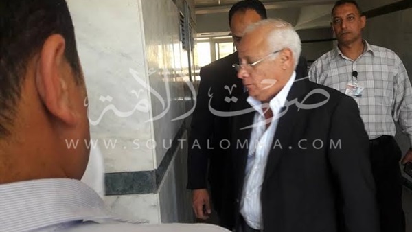 بالصور.. محافظ  بورسعيد يتفقد المستشفي العام  