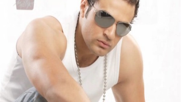 محمد نور يحتفل  بيوم اليتيم.. 8 إبريل