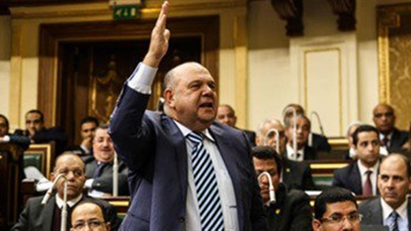 «عبد العال» لنائب: أنا خايف عليك خفف من ثوريتك 