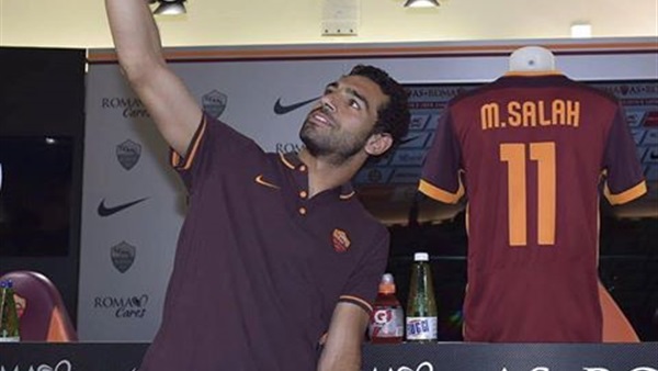 قميص «صلاح» الثالث في الأكثر مبيعاً بين لاعبي «روما»