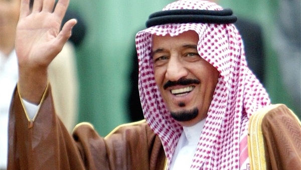 سلمان يزور القاهرة لأول مرة منذ توليه الحكم في المملكة.. علاقة «سلمان» بمصر بدأت بالمشاركة في حرب 1956.. وتعددت موافقة منذ ذلك التاريخ وحتي اليوم.. والسيسي يشير إلي تعاون الملك بالعودة للتاريخ