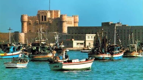 بالصور.. أشهر 7 معالم سياحية بالإسكندرية.. السيالة أشهر الأحياء والمزارات في بحري.. الفنار من عجائب الدنيا السبع القديمة.. مقابر الأنفوشي من أهم الآثار اليونانية 