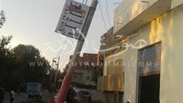 بالفيديو والصور.. تهالك أعمدة الإنارة بالطرق العامة في كفر الشيخ.. «الكهرباء» تنفي مسئوليتها عن هذه الأعمدة.. «المحليات»: 10 مليون جنيه لصيانة المنظومة.. و«المواطنين»: «مش بيغيرو اللمبات إلا بالفلوس»