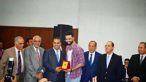 بالصورة.. تكريم محمد سراج من جامعة المنصورة