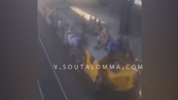 بالفيديو.. أهالى المنوفية أعلى سطح القطارات 