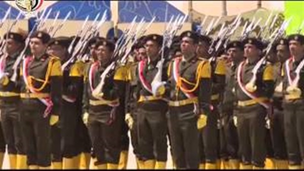 بالفيديو.. وزير الدفاع يشهد حفل تخرج دفعة كلية الضباط الأحتياط