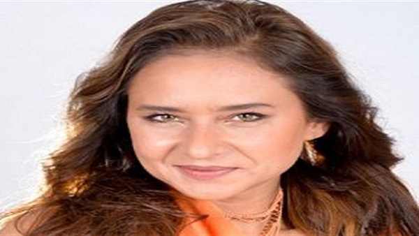 بالصور.. نيللى كريم بفستان الزفاف من جديد  
