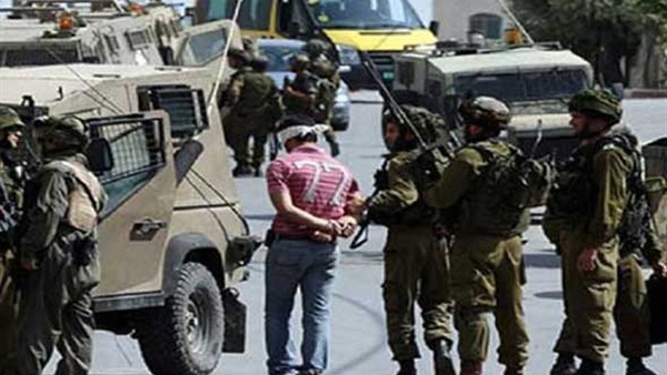قوات الاحتلال تعتقل 8 فلسطينيين