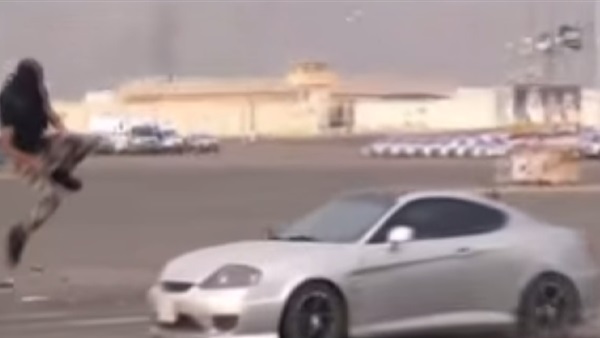 بالفيديو..قفزة عسكري سعودى تبهر العالم 