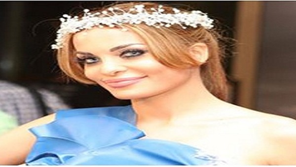 بالصورة.. شاهد دومينيك حوارنى ترتدي الحجاب  