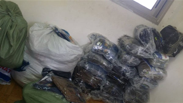 ضبط ١٦طنا من الملابس غير خالصة الرسوم الجمركية بقناة السويس