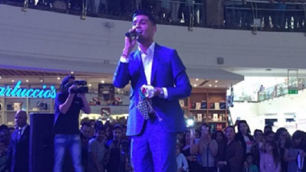 بالصور.. محمد عساف يشعل مسرح دبى