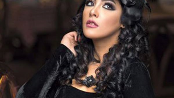بالصور.. نرمين ماهر ترد على شائعات انفصالها بجلسة تصوير مع زوجها