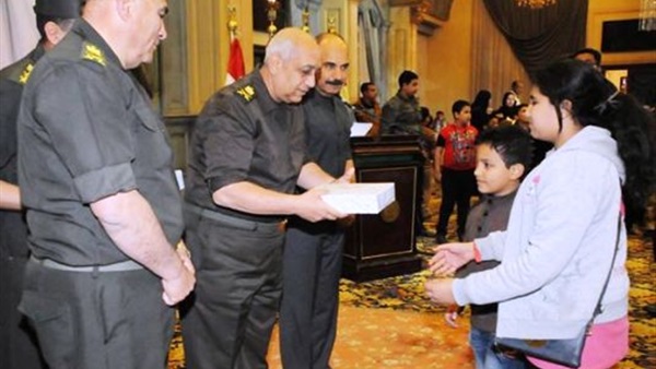    القوات المسلحة تنظم احتفالية لأبناء أسر الشهداء بمناسبة (يوم اليتيم)