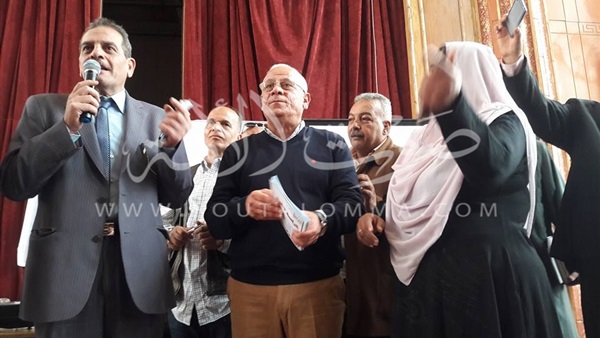 بالصور.. محافظ بورسعيد يوجه التحية لـ«قوافل مجموعات التقوية» 