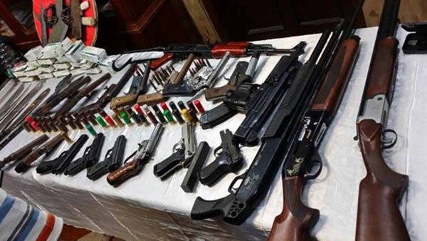 ضبط 15 شخصاً بحوزتهم أسلحة ومخدرات بحملة أمنية بالبحيرة 