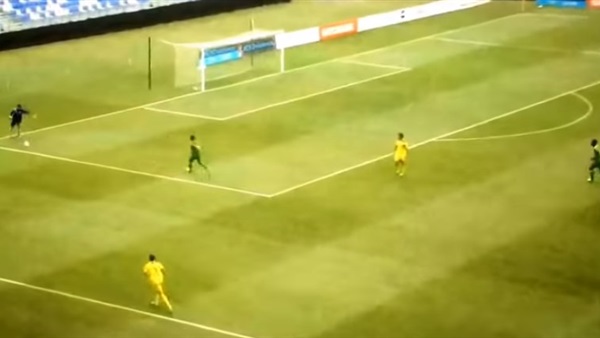 بالفيديو.. أغرب هدف بـ«الخطأ» فى التاريخ