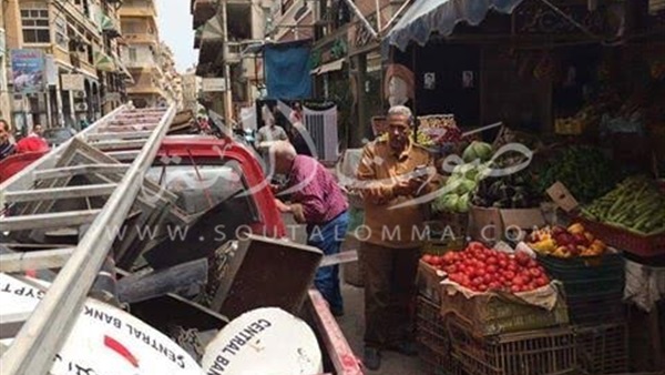 بالصور.. حملة مكبرة لإزالة الإشغالات المخالفة بشارع «البازار» ببورسعيد 