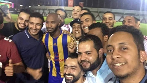 جماهير الزمالك تحتفل بـ"شيكابالا" بمعسكر الإسماعيلي  
