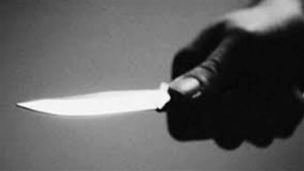 عاطل يطعن جاره بسبب استخدامه اله التنبيه خلال سيره بالشارع