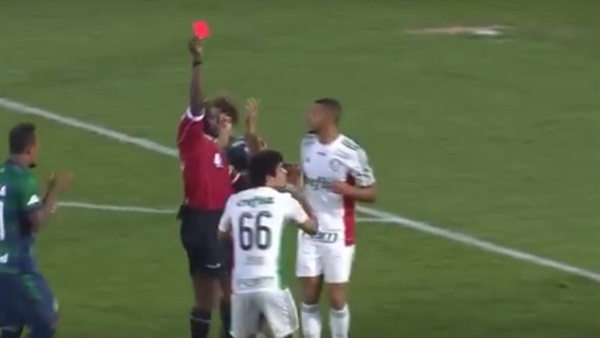 بالفيديو..أغرب حالة طرد فى التاريخ  