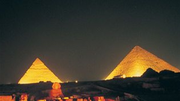 اليوم.. إضاءة الهرم الأكبر باللون  البرتقالي احتفالاً باليوم العالمي     لـ «لوكيميا الدم»