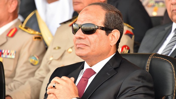 السيسي: توصيل 50 % من شبكة الصرف الصحي لجميع القرى قريبا