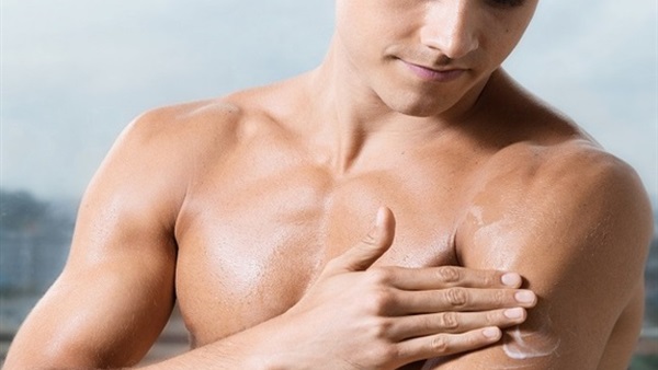 مستحضرات الوقاية من الشمس تقلل من الخصوبة لدى الرجال 