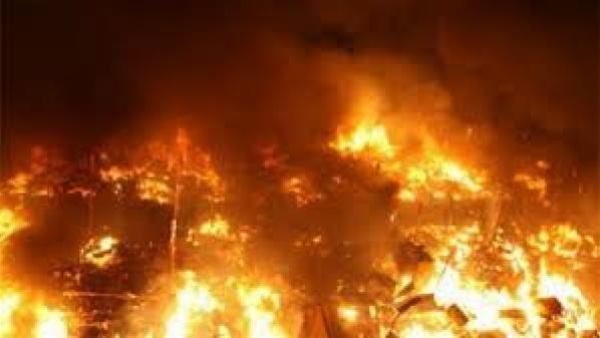 حريق هائل داخل مخبز في شارع السوق بمنطقة أرض اللواء