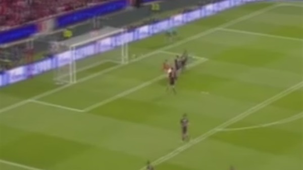 بالفيديو.. بنفيكا يسجل الهدف الأول في شباك بايرن ميونخ